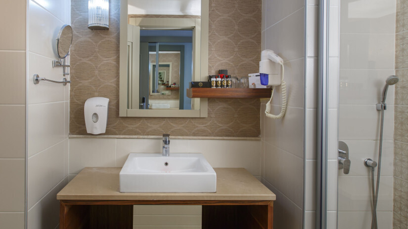 Side Crown Charm Palace